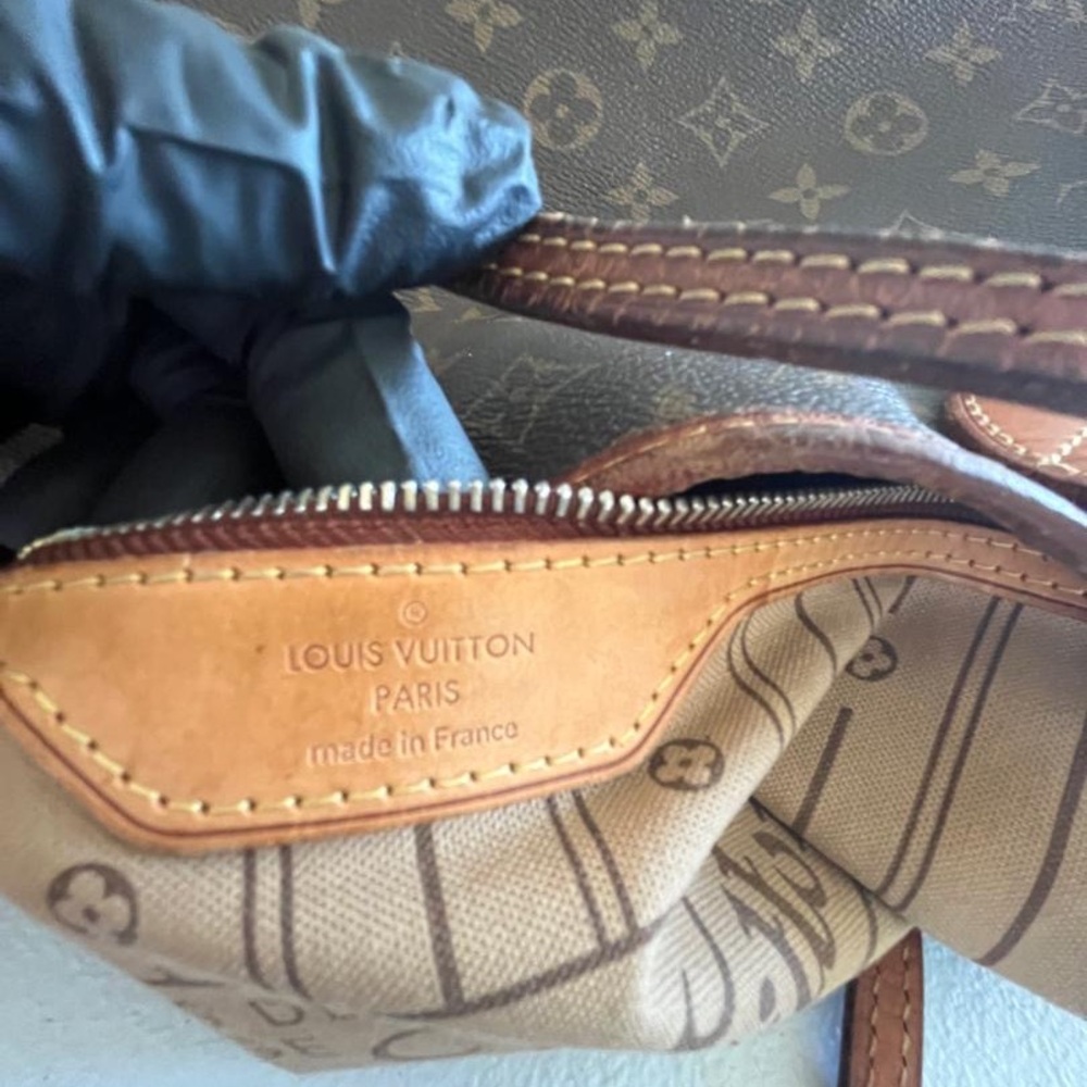 Louis Vuitton Neverfull MM - Picture 10 of 13